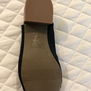 Steve Madden Jevers Open-toe and heel shoe. Size 3